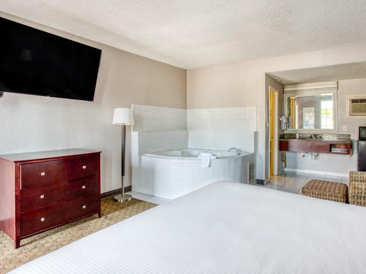 Oyo Hotel Augusta Downtown Ngoại thất bức ảnh